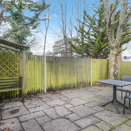 Livestay Tranquil Studio Retreat In Harrow